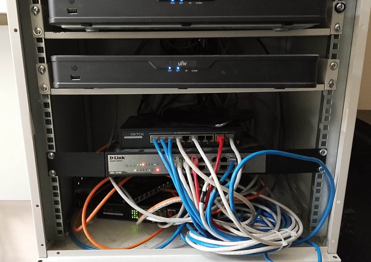 Patch panel ve data kabineti duzenleme